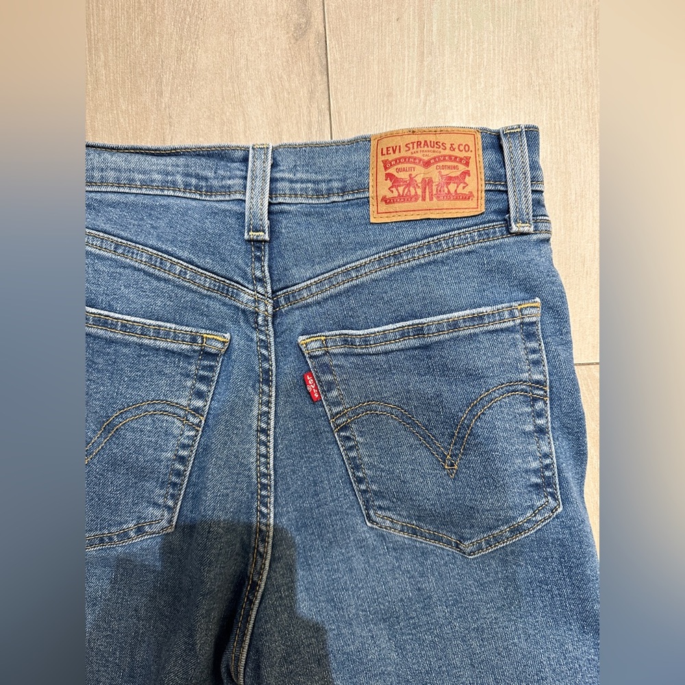 LEVIS Flare High Waisted Jeans❤️